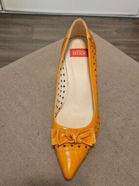 Carolina Boix Mustard Yellow/Marigold Pointed Toe Bow Pumps
